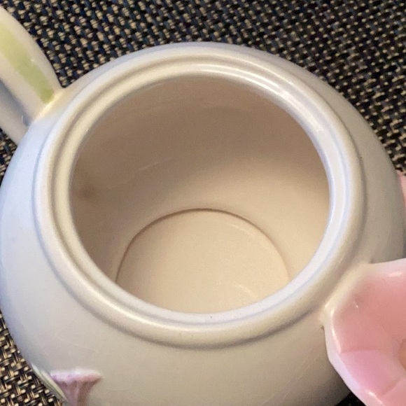 Fun Novelty Teapot. - Picture 2 of 3